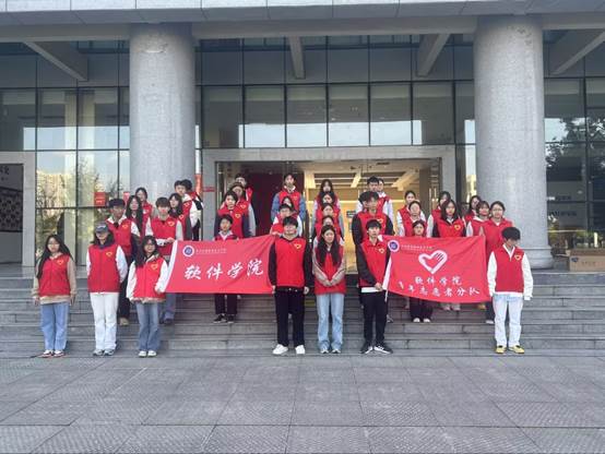 一群人站在建筑前 AI 生成的内容可能不正确。